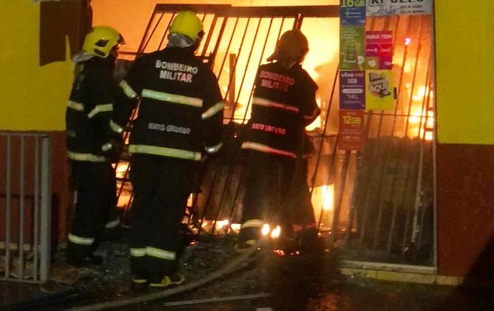 Supermercado é destruído por incêndio em Mato Grosso