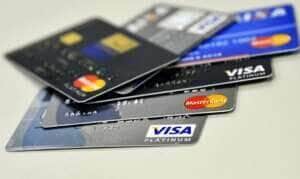 Alta reincidência de inadimplentes revela desafios no controle das finanças pessoais no Brasil 