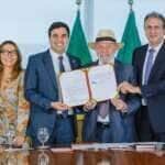 Lula sanciona lei que restringe uso de celular em escolas