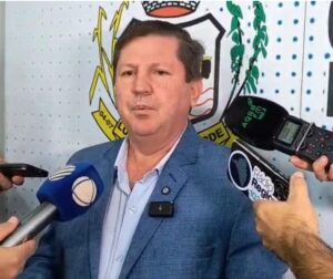 Durante discurso na Câmara de Lucas do Rio Verde, parlamentar afirmou que a proposta trará prejuízos diretos à população e criticou parlamentares federais por “votarem de acordo com o partido e não com o povo”.
