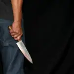 Homem é esfaqueado pelo próprio irmão