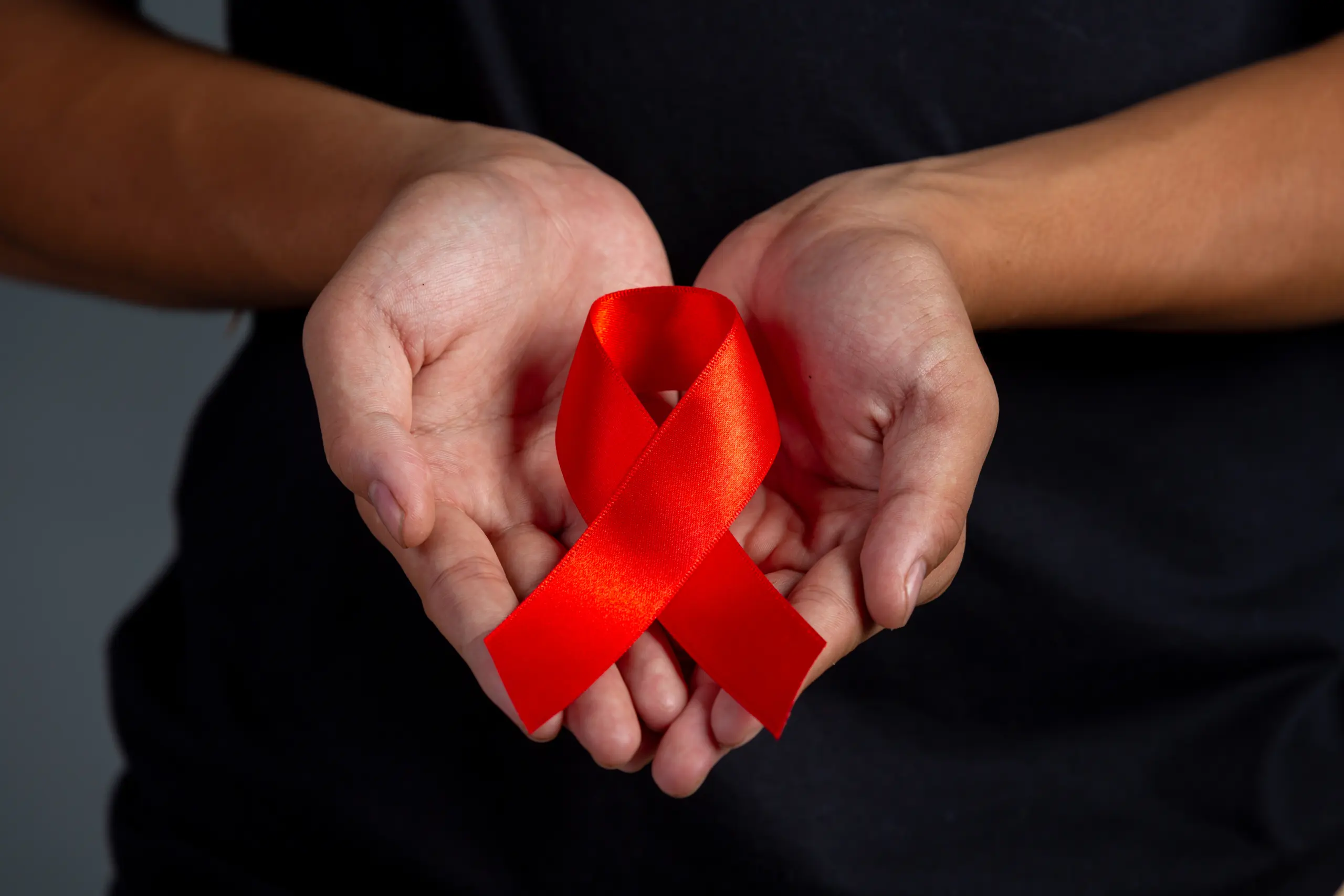 Relatório da ONU alerta que combate ao HIV pode sofrer retrocessos sem novos investimentos