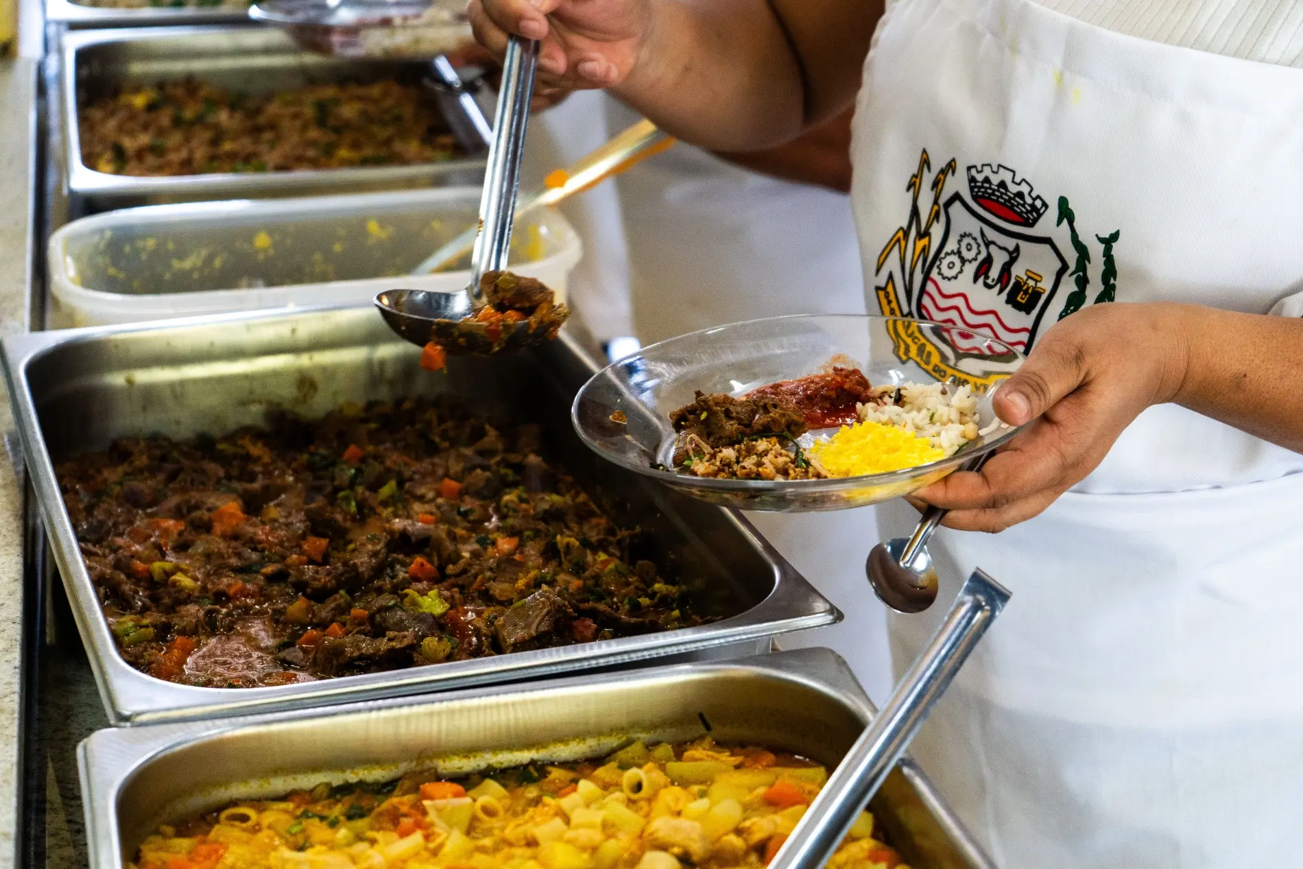 a ingestão de vegetais, frutas, verduras, feijões e nozes permanece abaixo do ideal entre crianças e adolescentes em quase todo o mundo.
