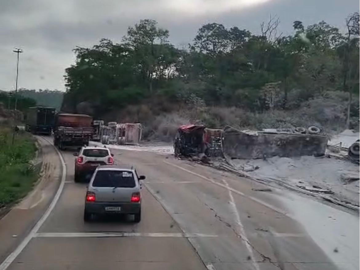 Acidente aconteceu na tarde de quarta-feira (23), no km 349, no sentido Rondonópolis-Cuiabá