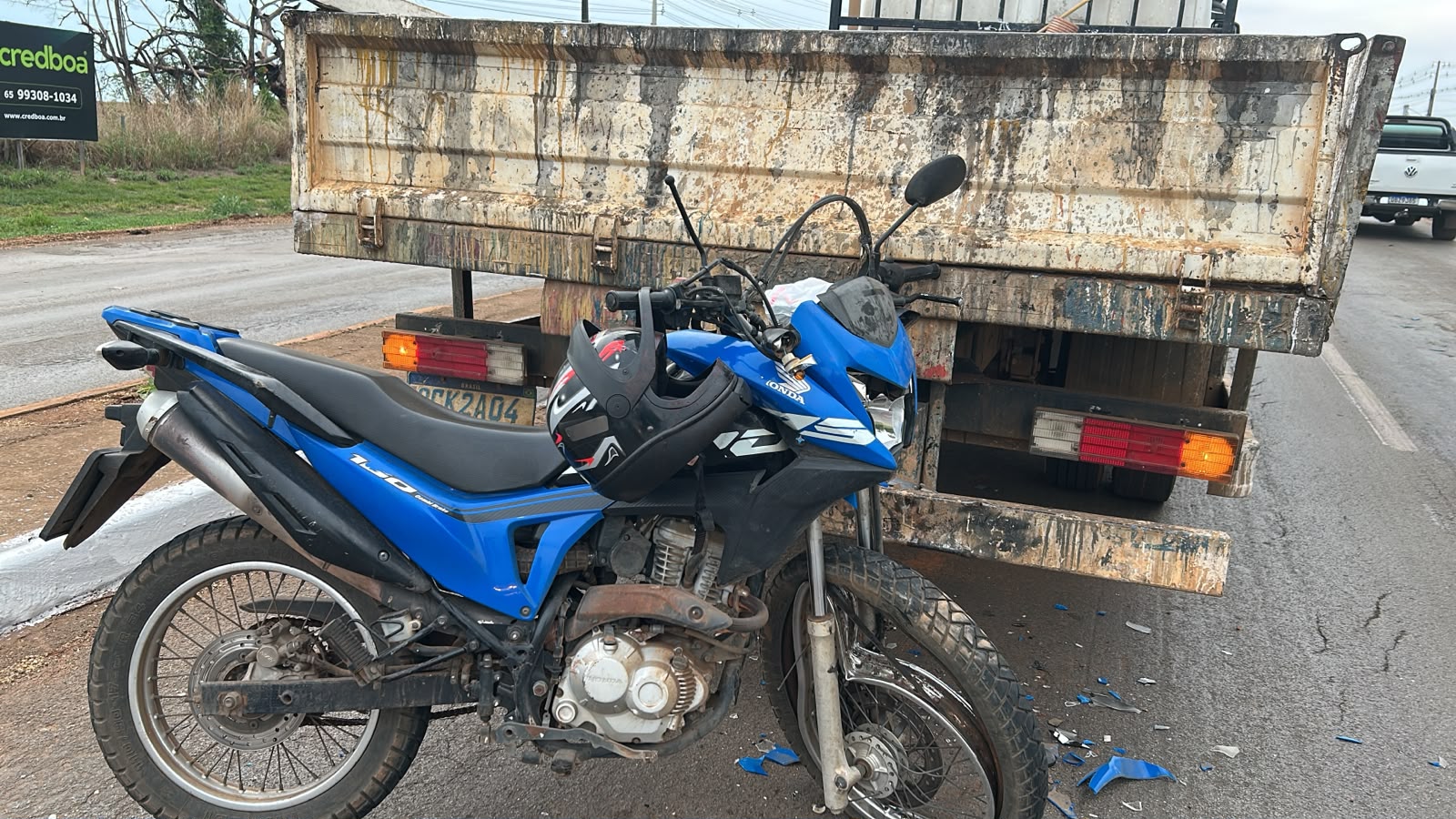 Motociclista fica em estado grave após bater na traseira de caminhão na MT-449