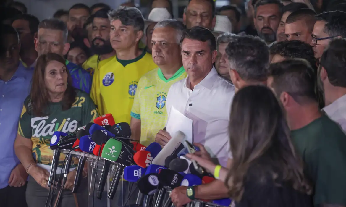 EUA autorizam visto para Flávio Bolsonaro