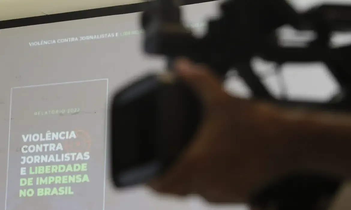 Imprensa independente publica editorial em defesa da democracia