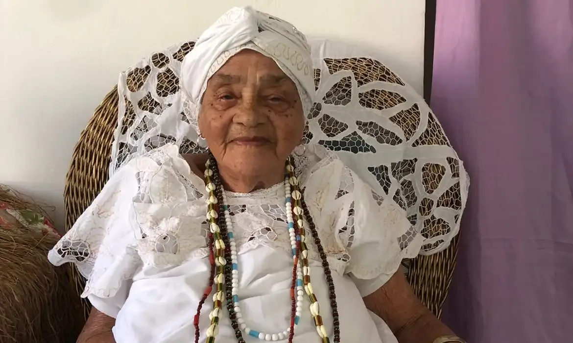Mãe Senhora de Ewá morre aos 104 anos em Salvador