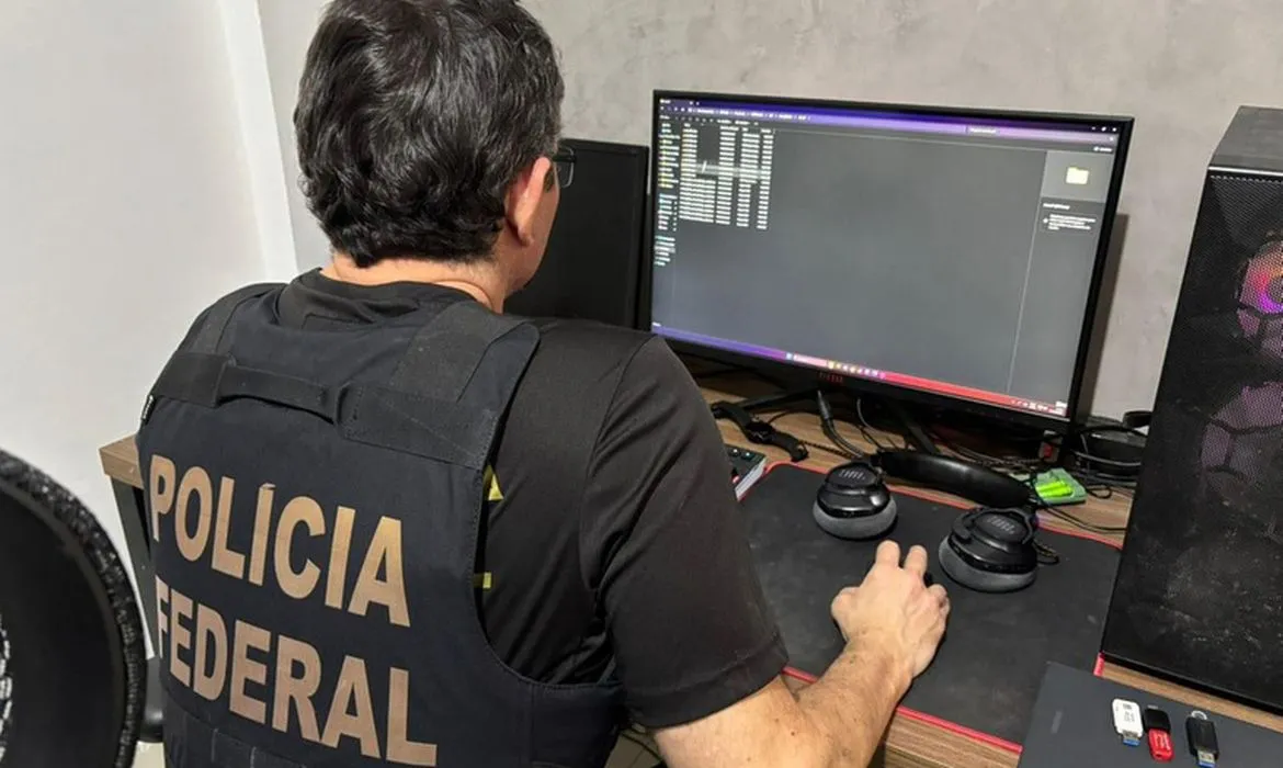 Operação Backbone prende 19 e mira monopólio de internet no Rio