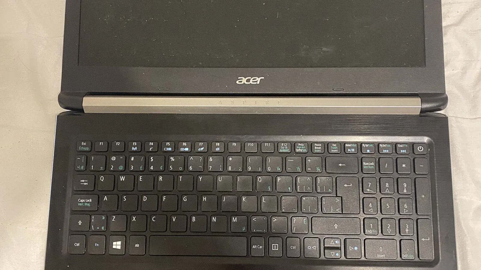 Mancha branca na tela do notebook: como identificar