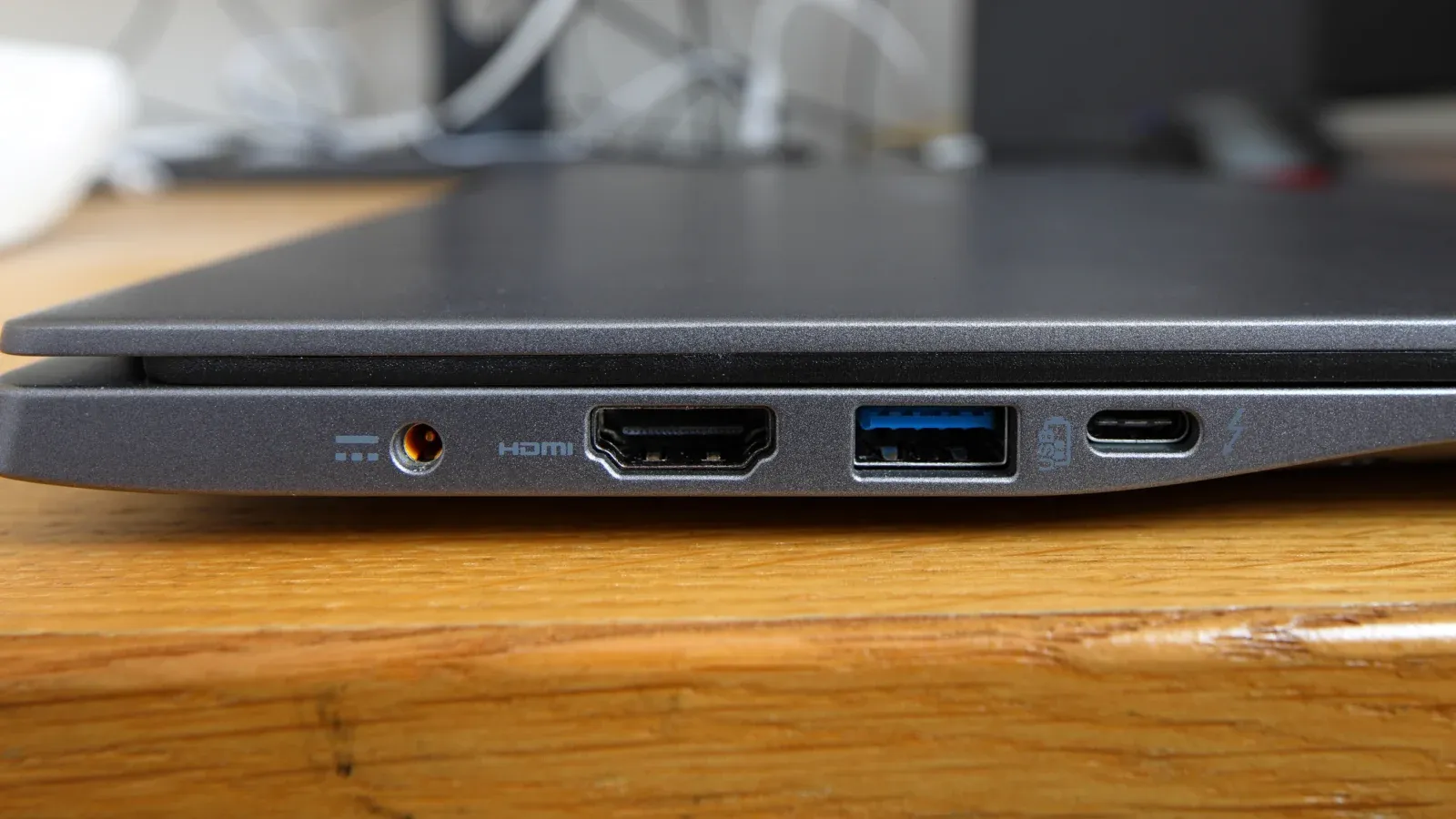 Notebook como monitor: veja como usar a tela