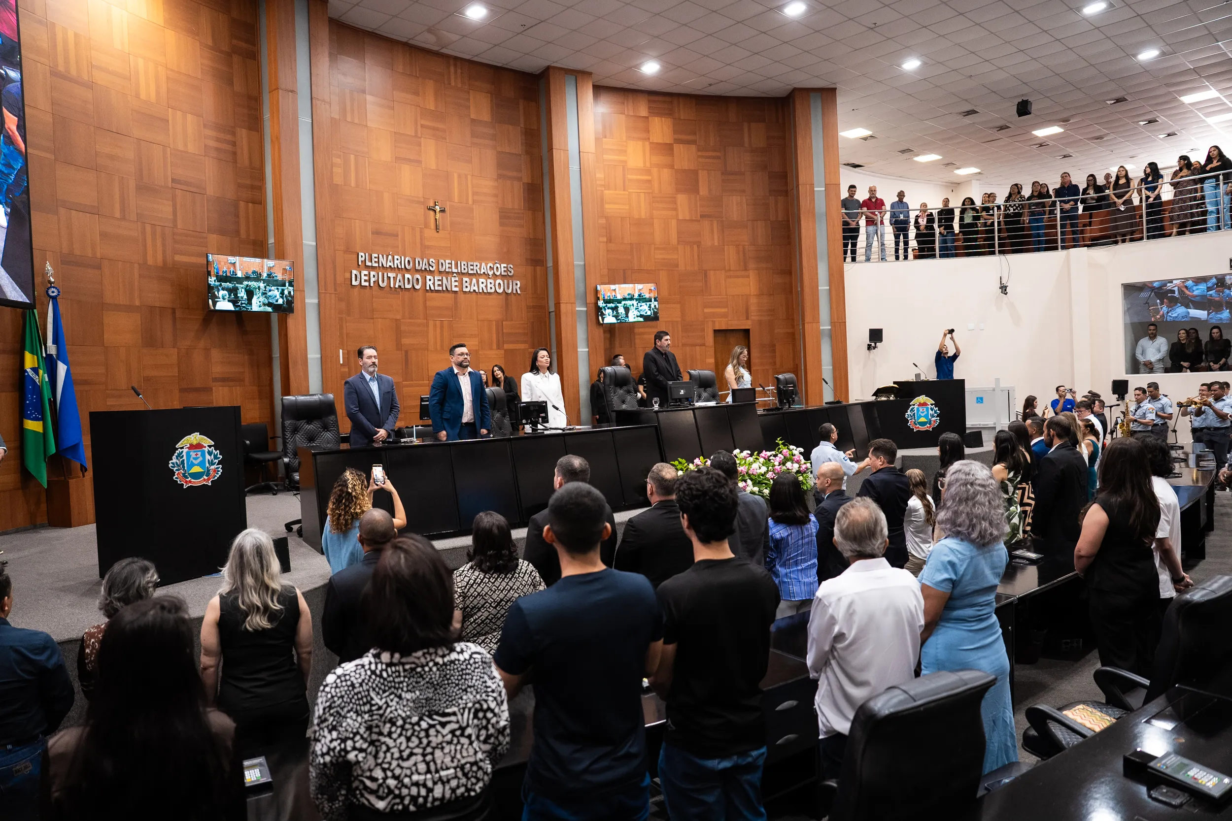 Assembleia Legislativa de Mato Grosso homenageia 36 servidores e confirma comissão para novo concurso público