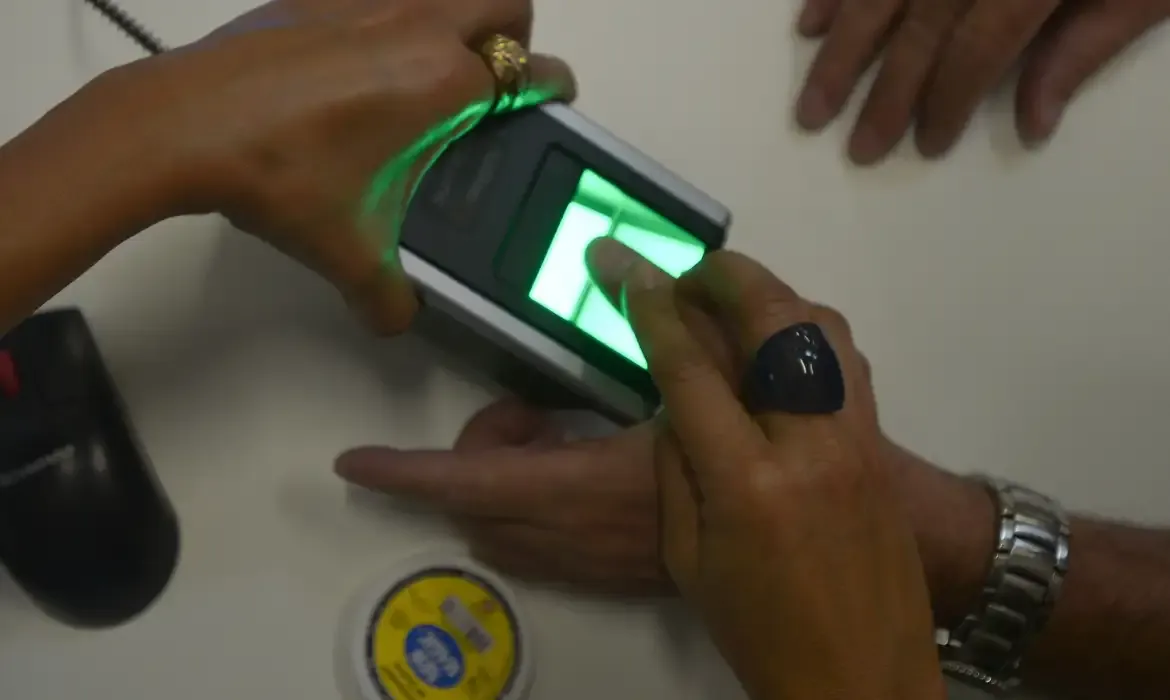 INSS alerta para golpes com falsas exigências de biometria