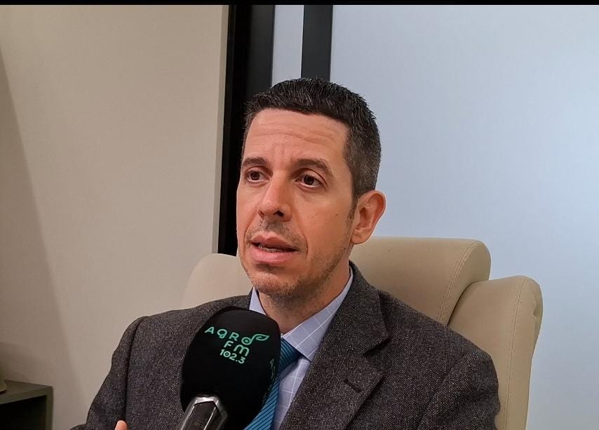 Cirurgião oncologista Mário Bernardes destaca que o diagnóstico precoce não é "sentença de morte" e detalha a importância da mamografia a partir dos 40 anos e da vacina para prevenir o câncer de colo de útero.
