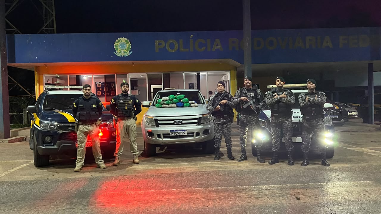 Quase 8 kg de skunk são encontrados em carro durante abordagem em Cáceres