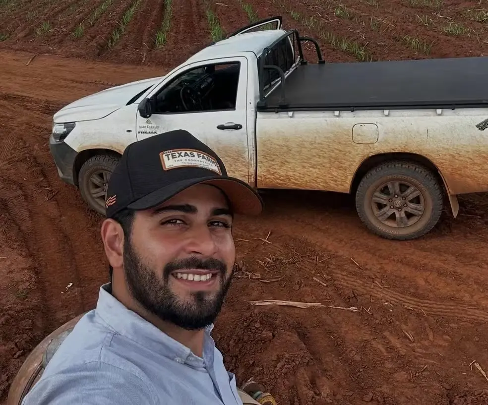 Jhonathan Cesar da Silva Ronda estava em uma caminhonete com a esposa e o filho de 2 anos, que foram encaminhados para atendimento médico; Polícia Civil investiga as causas do acidente.