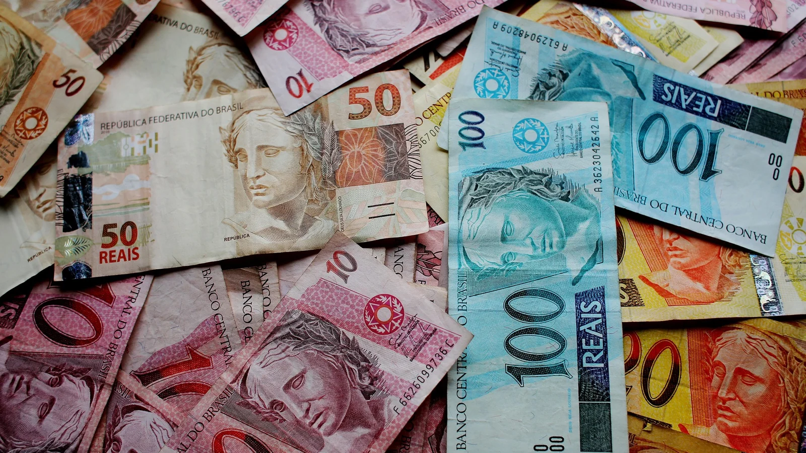 Dólar pode chegar a R$ 6 após eleição?